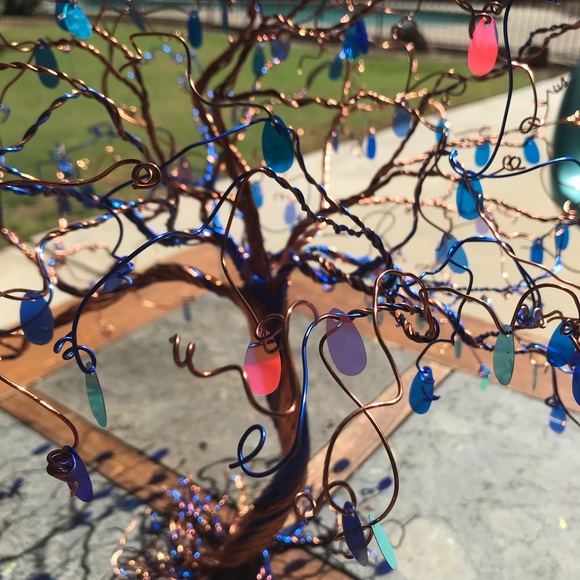 Beautiful blue breezy wire tree (25%=$44) lowest price ever (excluding coupons) - Picture 6 of 7
